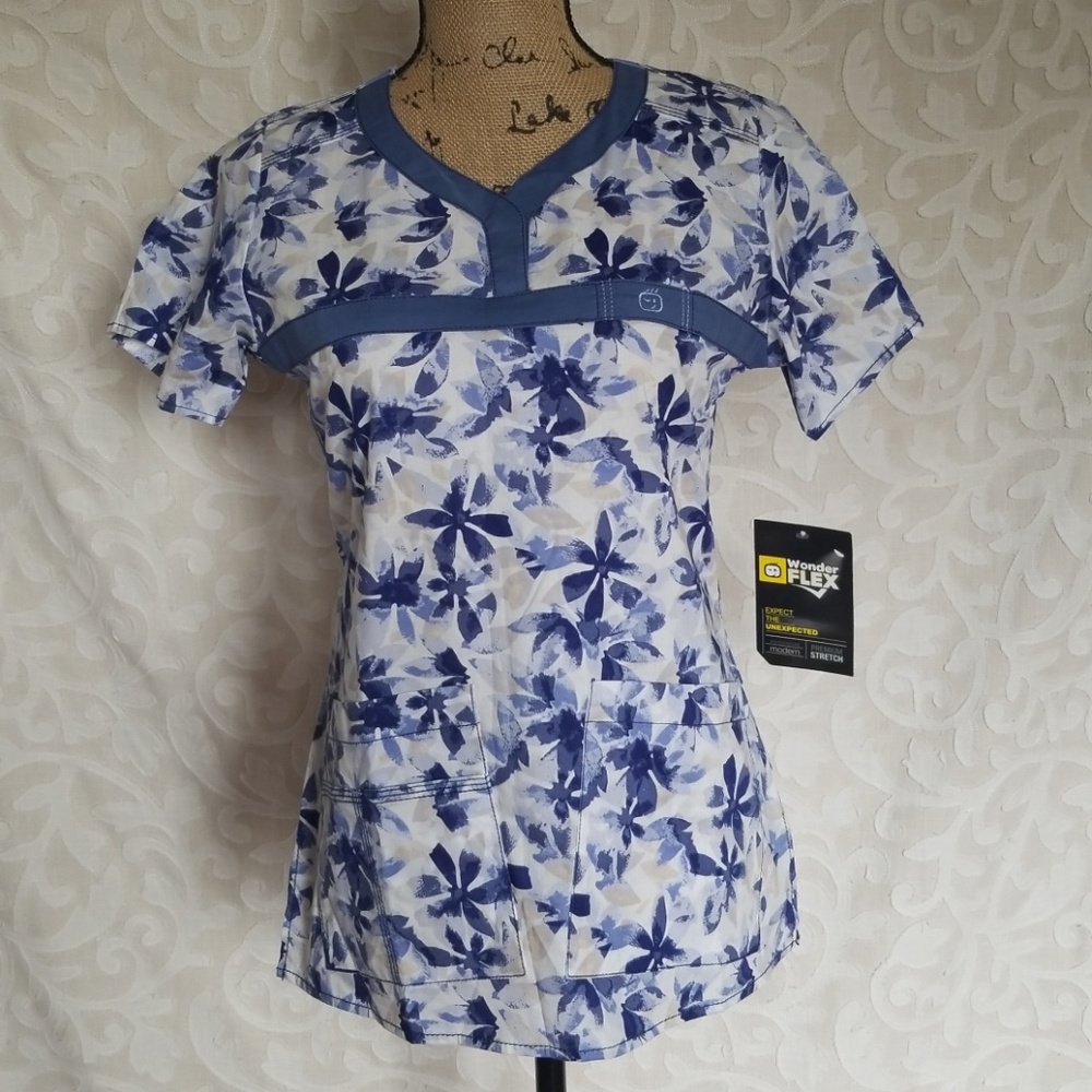 Wonder flex scrub top nursing size XS